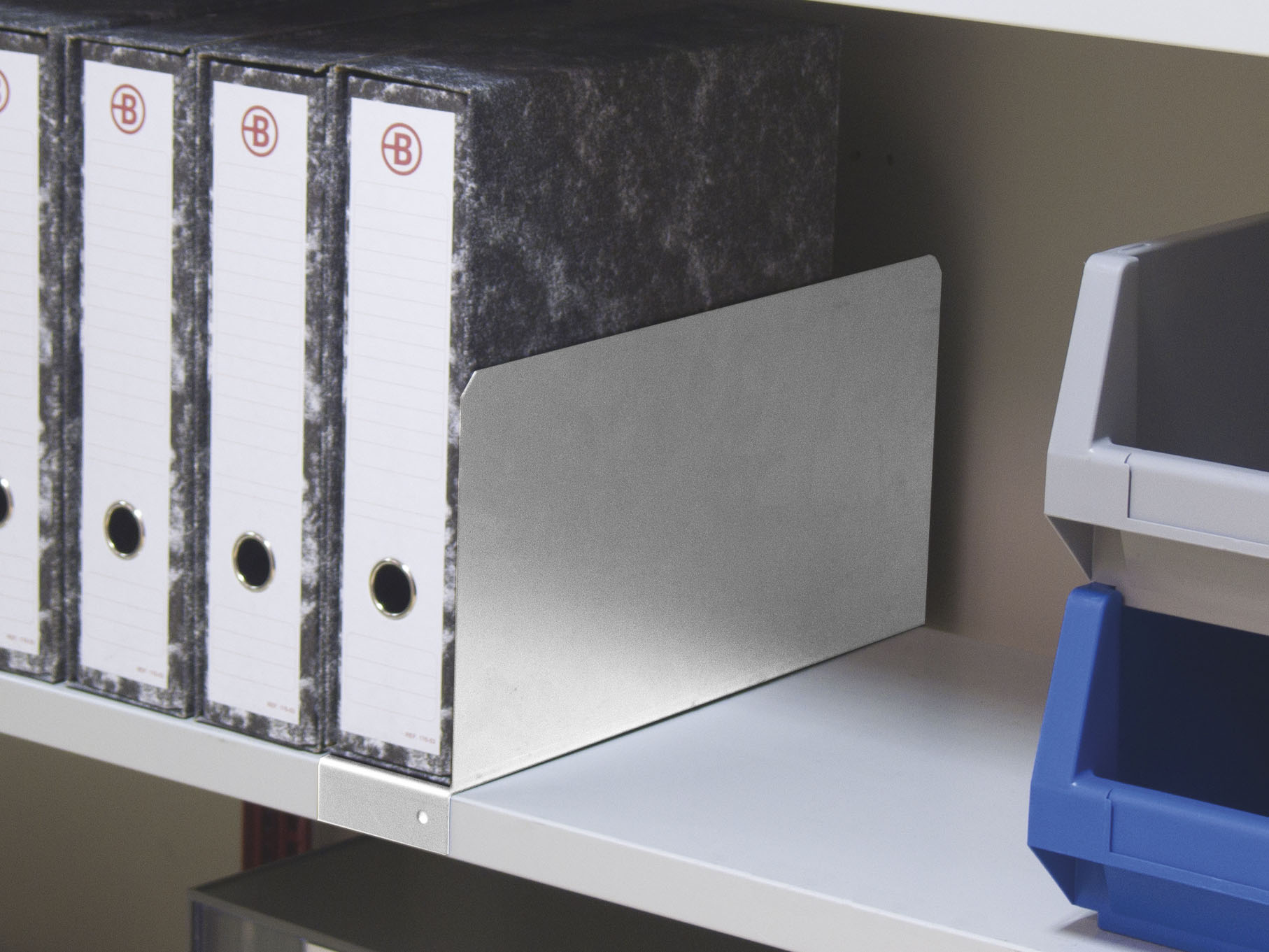 Separadores metálicos verticales